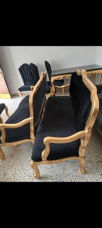 ميز طعام ٦ كراسي • سطح مرمر • قنفات ٢