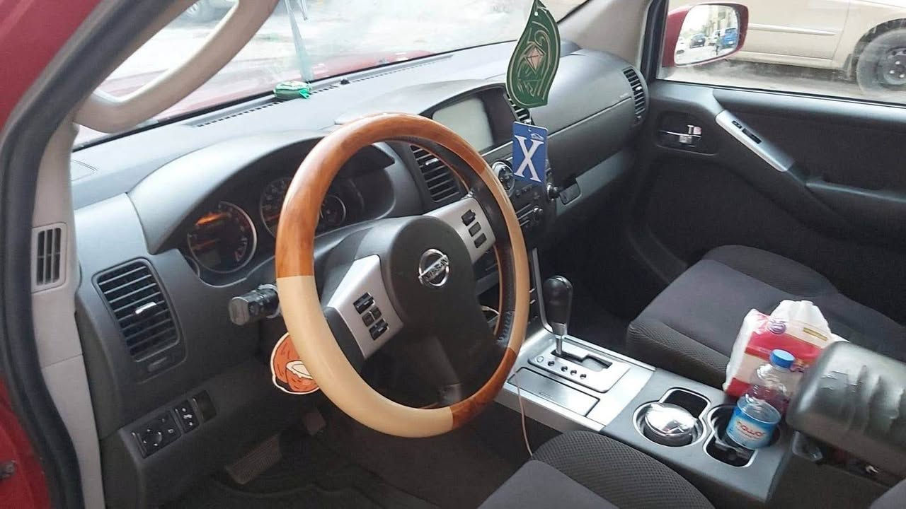 السيارة جديدة جدا جدآ على وضع الشركة من الداخل و الخارج 
ماشيه 125 ألف 
وارد امريكي كلين كفالة من الضربة و الصبغ 
7 راكب 
تبريد 3 قطع 
دفع رباعي 
تخم تاير + باتري جدد 
جديدة جدا السيارة 
رقمها بغداد الماني بأسمي مشروع وطني 
العنوان/ البصرة 
السعر 135 قابل للتفاوض 
رقم الهاتف / *********** البصرة, العراق
