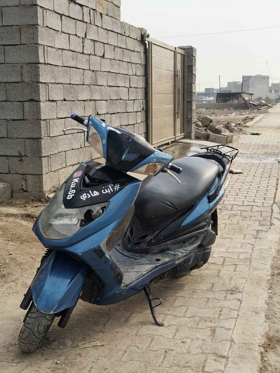 سلام عليكم من رخصت الادمن سكنس فحل للبيع نوزل الدراجة مكفولة.فقط مبدل ولفات وكفراتهة مختفة بلادي بس مشخطات رجاا لحد يكسر بحلال العالم رايدها 550وبيها مجال لطيبين مستعجل علئ بيعتها *********** اتصال فقط
