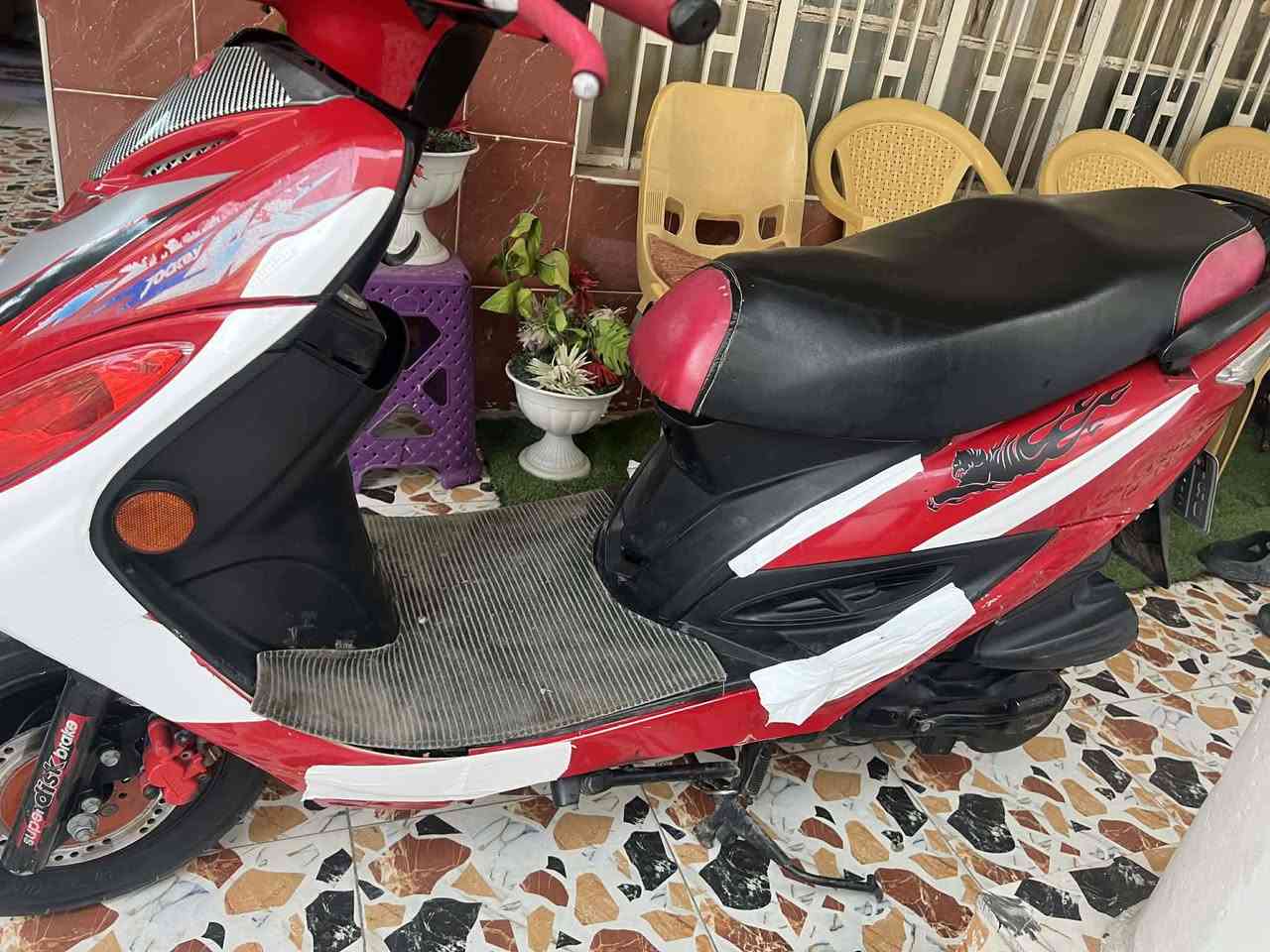 دراجة كايمكو ياباني مسجلة رقم أنكليزي جديد
( سنوية عظم عاج) دراجة نظيفة محركها نظيف وصاحبها موجود 
للبيع 
للاستفسار : ***********
