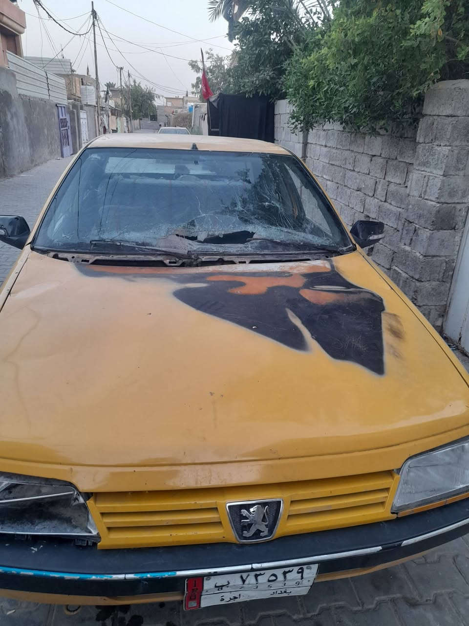 السلام عليكم بيجو بارص موديل ١٢مكينه بلجيس فرنسي سياره حلوه عوزه نواقص بسيطه رايده 25 عوزه جامه ماصده اماميه سياره شديتله مكينه جديده صبغ البنيد سياره ما مغسوله ليريده يتصل عله الرقم ***********
