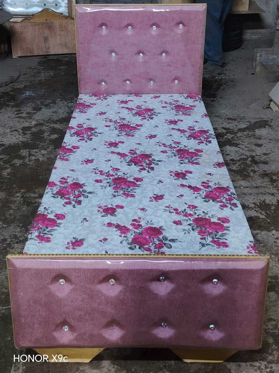 جرابي ام نفر تم تخفيض الأسعار 
دوشمة وزان سعرها 75 الف 
فقط دوشمة بدون زان سعرها 60 الف 
فقط جرباية بدون تاج ب 30 الف 
تتحمل وزن 200 كيلو بلوك 6 رجلين 
عرض 84 وطول مترتين ارتفاع 35 
توصيل مجاني بغداد فقط
***********
يتوفر واتساب
