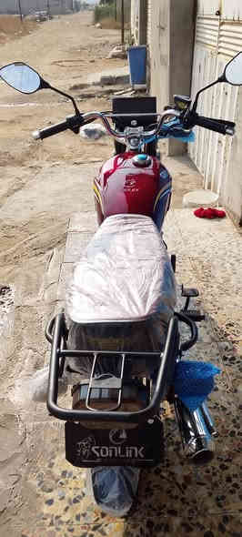 سلام عليكم دراجة ايراني 5كير  البارحه نزلتها من المعرض ماشي 30كيلو بعتهي بجيس الشركة  950وبيها مجال قليل      نزلتتها بمليون وخمسين   وحتاجيت وريد ابيعها العنوان بغداد المعامل.    الرقم ***********
