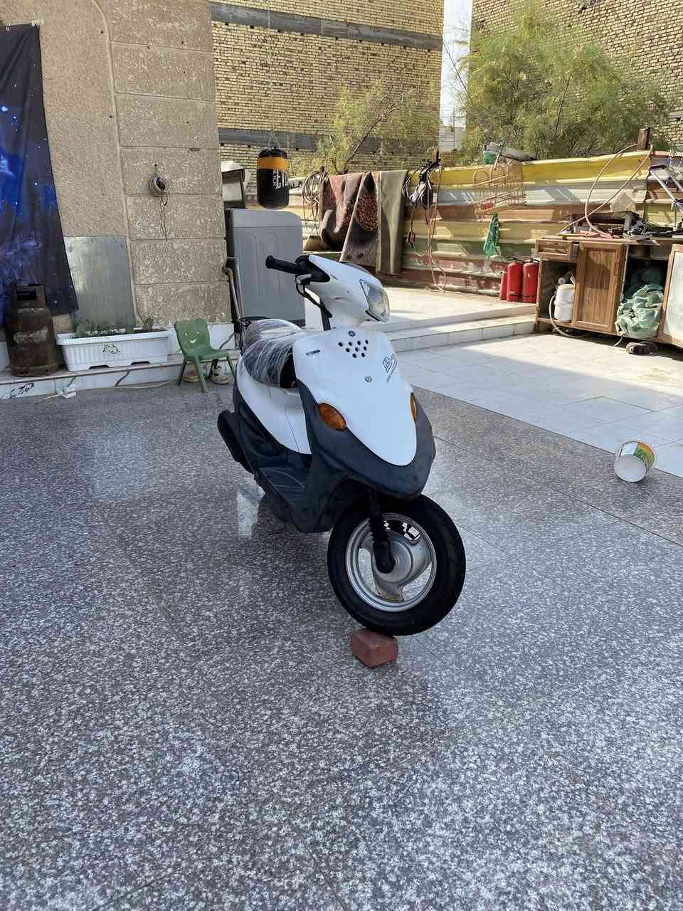 سلام عليكم دراجه بيجي حاويه كفاله عامه مامفتوحه توني نزلته حاويه قبل شهرين هيج دراجه نكره سلف كفرات اصلي شلعه معدل شك الكاع رايده 900@وبيه مجال لشراي ***********/
