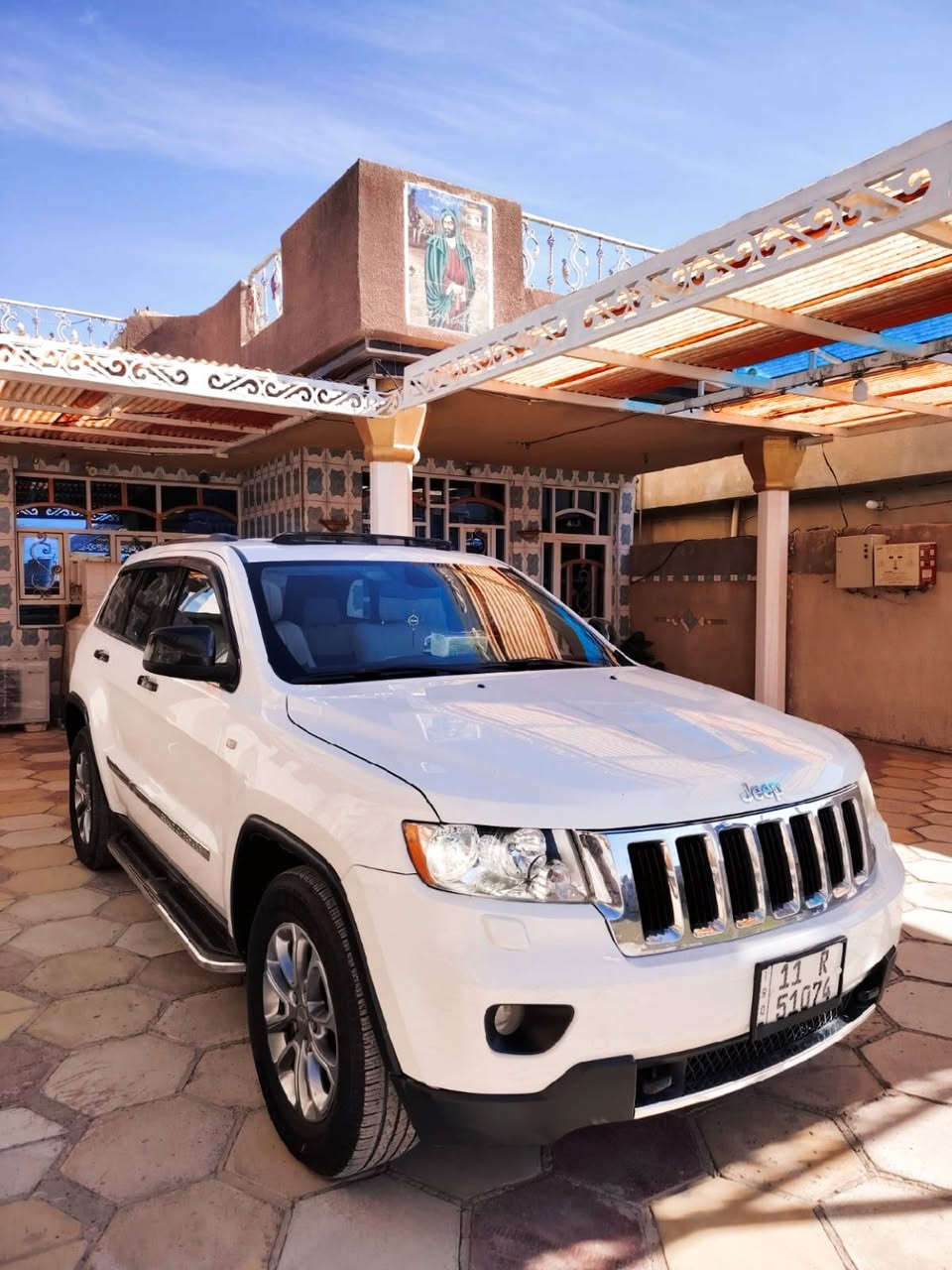 السلام عليكم
للبيع سياره جيب كراند شيروكي وارد خليجي موديل 2013 مكفوله من الضربه والتبديل بيها صبغ جوه التريشه مال البيبان موضح بلسونار بخ اثر شخوط فقط الباقي كله مكفول سياره جديده بمعنى الكلمه مابيها اي نقص استعمال شخصي بأسمي تحويل ثاني يوم رقم بغداد انكليزي الدولي فوول مواصفات :

- بصمه تشغيل وترحيب عند الاقتراب

- تحكم ستيرن ومثبت سرعه

- كشنات جلد لون اسود وكهرباء

- شاشه حجم كبير

- ماوس وضعيات قيادة  (سبورت، رملي، نزول جبال) ومانع تزحلق

- اشاير بلجاملغات

- لايت زنون

- فتحه سقف كهرباء

- محرك 6 سلندر المرغوب

- ويل 14

والسياره جاهزه ونضيفه كير محرك خير من الله والسعر ب 173 وبيها مجال للاستفسار الاتصال على الرقم *********** مكان السياره بغداد الراشديه
