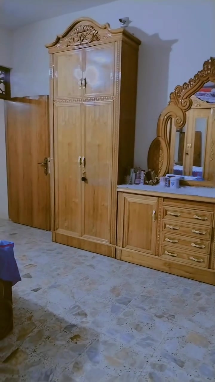 عندي غرفه  نجاره  تصميم تركي  من داخل سعرهه مليون و600
***********
