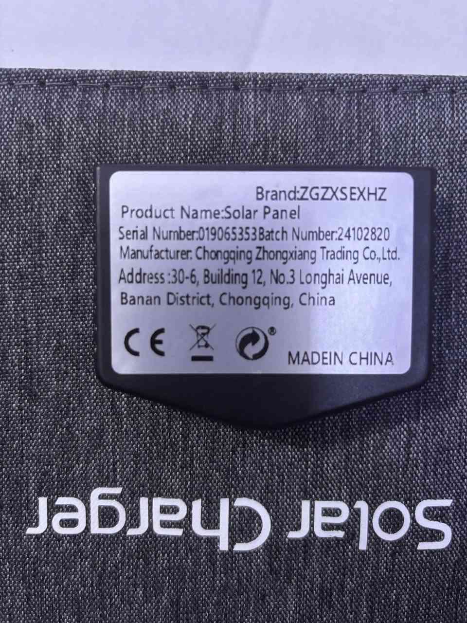 هذا المنتج عبارة عن لوح  طاقة شمسية محمول لشحن الأجهزة (Solar Charger).
العلامة التجارية: ZGZXSEXHZ.
نوع المنتج: لوح شمسي (Solar Panel) من شركة Chongqing Zhongxiang Trading Co., Ltd.
المميزات: يأتي مع مجموعة متنوعة من الموصلات (Adapters) لتناسب أجهزة مختلفة، بالإضافة إلى مشابك (Carabiners) للتعليق.
الاستخدام: مصمم لشحن الأجهزة إلكترونية باستخدام الطاقة الشمسية.
30 واط


**إذا كنت صاحب هذا الإعلان وتريد حذفه لأي سبب، رجاءا أرسل رسالة إلى الدعم الفني**