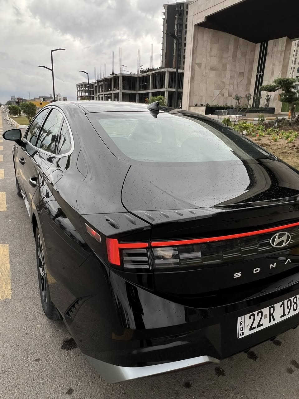 سوناتا موديل 2024 بيع فقط 
فوول مواصفات عدا الفتحه السياره جديده وجاهزه مابيها اي نقص مرقم اربيل تحويل مباشر او وكاله ضررها بسيط صبغ جاملغ وبنيد بدون ايرباك ولا دواخل ولا شاصي ولا لغد كله مكفول السياره ماشيه 10 الاف عنوانها بغداد 
سعرها 193 بيها مجال بسيط للاستفسار واتس اب 
***********
