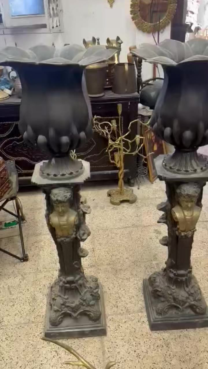 مساكم الله بالخير والبركه 🇮🇶🇮🇶 الى رواد التحف والانتيك والاخوة الطيبين ...زوج شمعدانات شغل فرنسي من اروع مايكون الطول متر و10سنتم برونز موضحات في التفاصيل للاستفسار خاص او الاتصال على الرقم التالي ***********اخوكم كرار الشيخ
