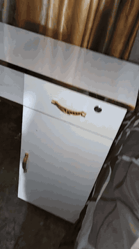 عندي ميز اكرك جديد والله المكان حي التراث بياع الرقم السعر ١٤٠ بي مجال...