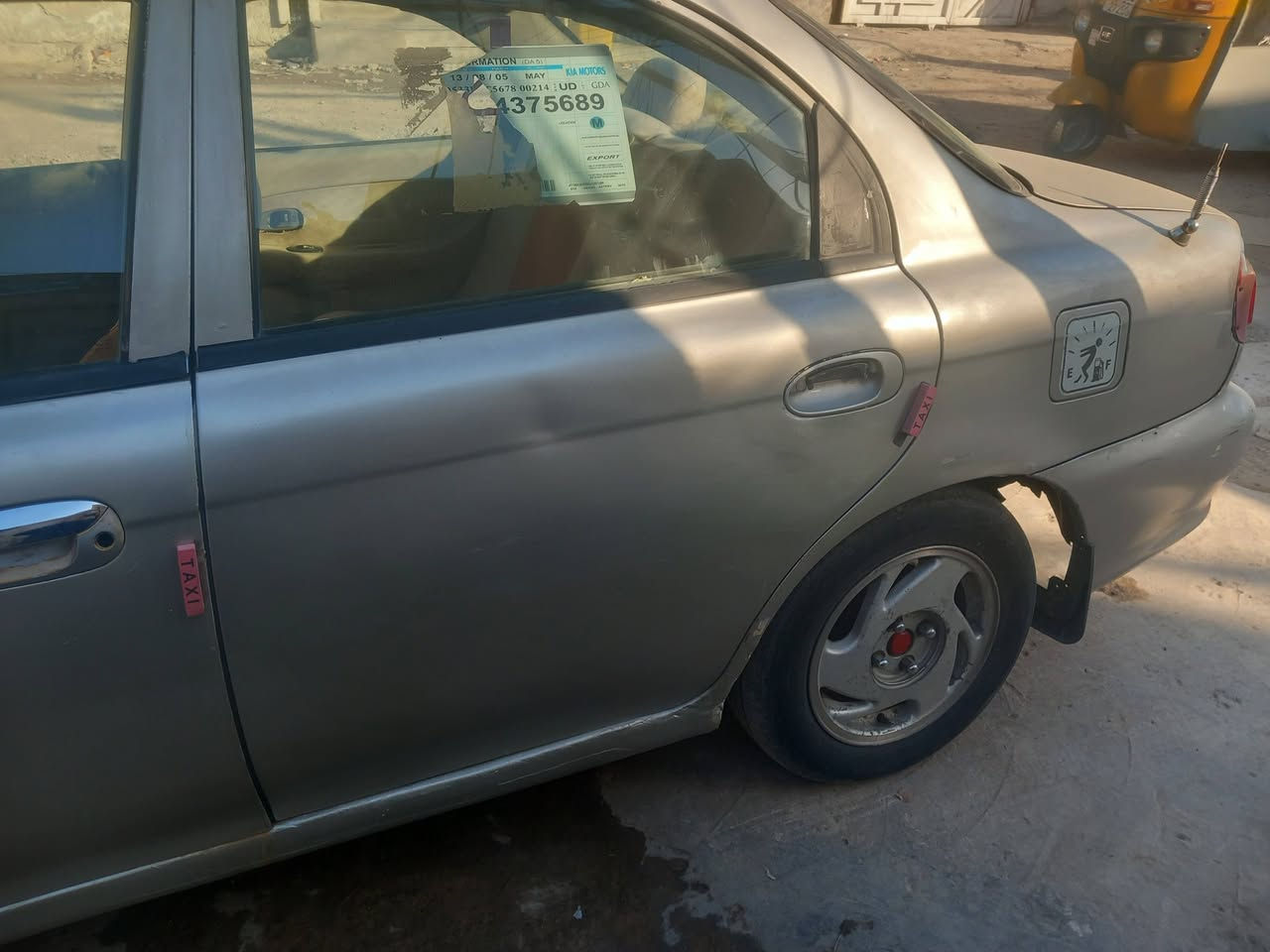 سلام عليكم كيا سيفيا موديل ٢٠٠٠كير ومكينه وتبريد وكهربائيات مصبوغه حزام للجماليه اتوماتيك صدر امامي وخلفي نضيف السعر ٣٤ وبيها حك الجيه السياره بغداد الشعب *********** وإذ امراوس ترهم
