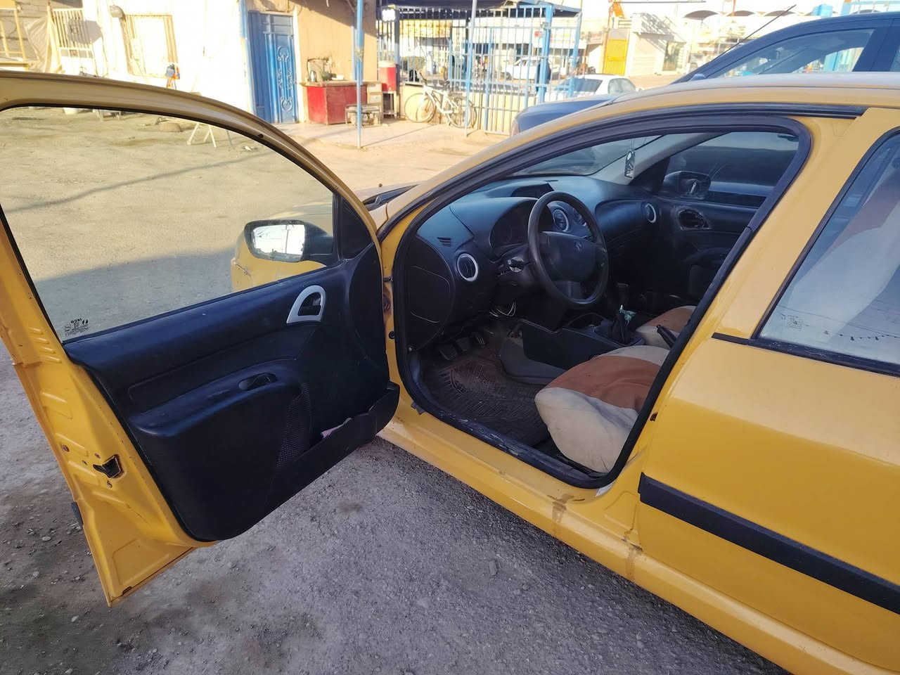 السلام عليكم سمند رنا موديل ٢٠١٤ مكينه كير نضيفات السعر ٢٢ وبيه مجال و مراوس عادي ***********
