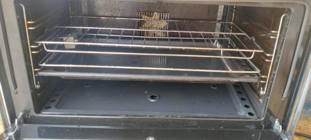 هذا طباخ غاز نضافه  95بالميه مستعمل 8اشهر 
 (يونيفرسال) 
الماركة: Universal
بلد الصنع: مصر
الموديل: 9605 T
المقاس: 60 × 90 سم
النوع: طباخ غاز مع فرن (قائم/حر) 300 الف وبي مجال بسيط


**إذا كنت صاحب هذا الإعلان وتريد حذفه لأي سبب، رجاءا أرسل رسالة إلى الدعم الفني**