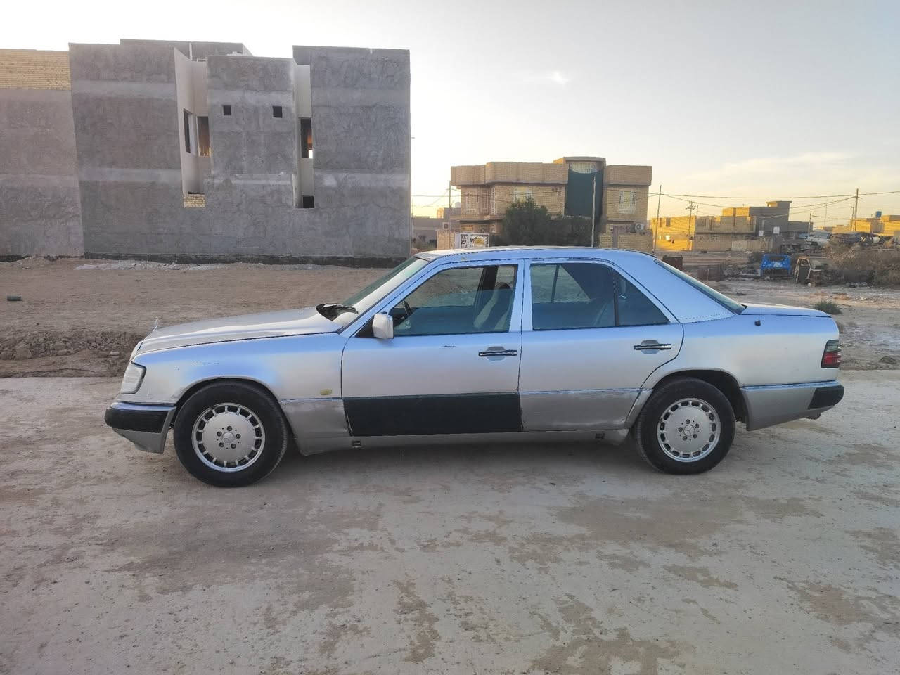 السلام عليكم 
مارسدس دب 1985
رقمه ذي قار دولي تحويل مباشر
تخم تاير  حداديه مكينه كير 
العنوان ذي قار قضاء الفجر 
غير متواجد ع النت 
الاتصال ***********
