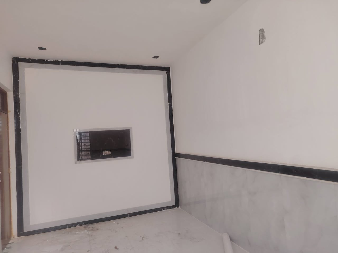 بيت للبيع مساحه 100م. 
ميسان حي الثوره. قرب. شارع زوراء. شارع مدارس 
بيت طابقين 
للاستفسار اتصال ***********
