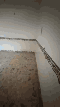 سلام عليكم بيت لبيع بغداد سبع قصور قرب صيطره شارع 20طابو زراعي سند 25مساحه 100متر بيت حلو بس بي شوي نقوصات بصيطه ترميم يرادله شوي سعر25مليون بي مجال قليل رقم ***********
