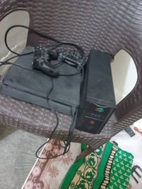 بلي4 للبيع  ١-ذاكره ١٠٠٠ (واحد تيره) ٢-سلم أوربي افضل من الاسيوي  ٣-يد...