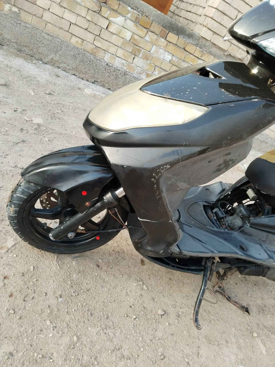 السَلٱمٌ عـَلـْيگمّ
سكنس فحل نوزل تجفيت جديد  
بيها كلجات رياضي 
وبيها لايت زنون ثلجي 
نضيفه بس عوزها ترايش وتلحيضات
السعر 400وبيها مجال
مگان بغداد تاجي. 
***********واتساب
