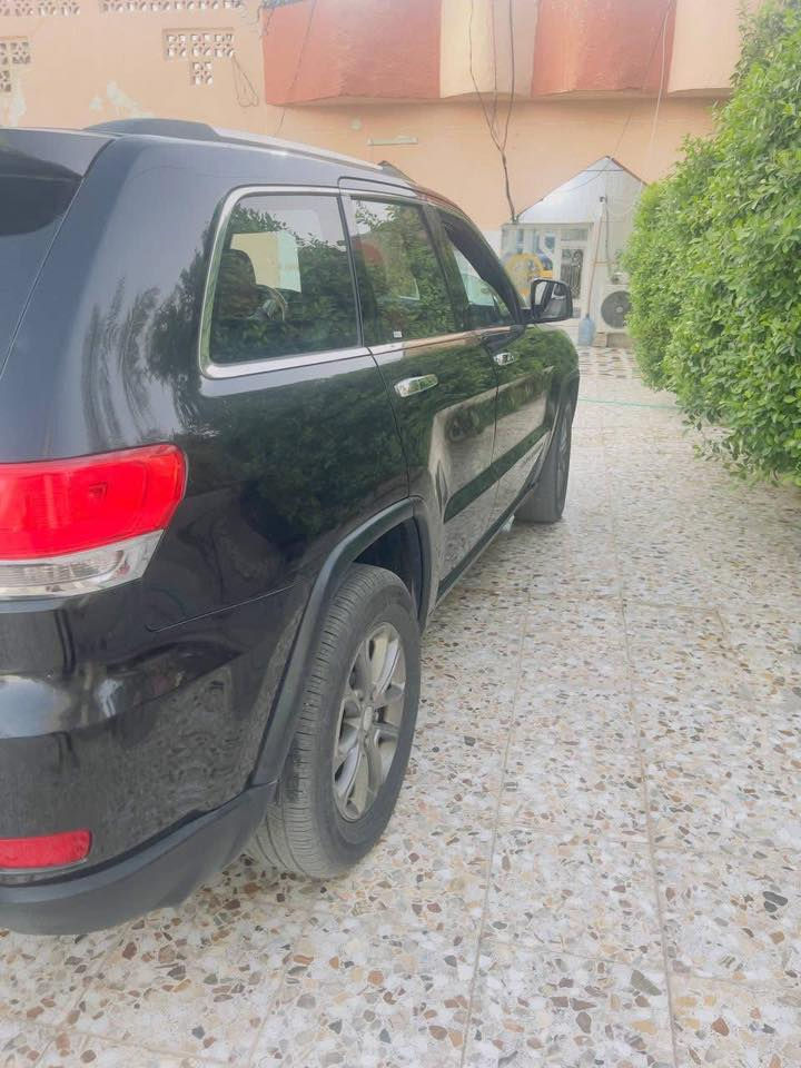 أسلام عليكم جيب 2014بغداد داخلة كلين ظررها هنا داخل العراق 3قطع صبغ السونار موجود وية الصورسيارة جاهزة بصمة كشن كهربائي منظومة زنون سيارة بيه هواية مواصفات مكفولة مكينة وكير وصدر امامي وخلفي جاهزة السعر 165وبيه مجال بسيط ‭0775 916 1263‬العنوان ديالى بعقوبة
