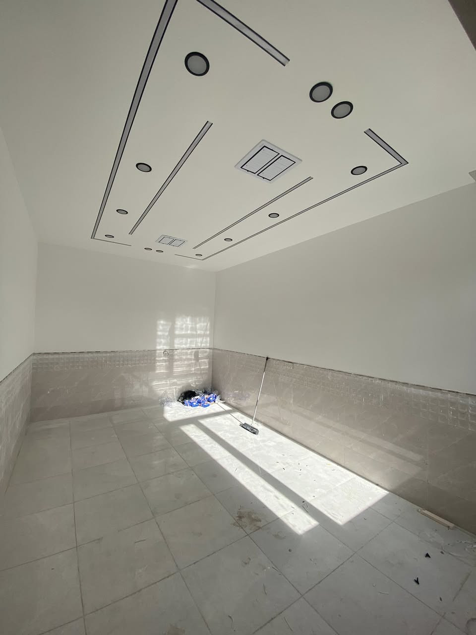 بەناوی خوای گەورە
خانو بۆ فرۆشتن

🔴كۆدی ڕیكلام 2008
كەلار گەڕەكی حەمرین

🔺ڕوبەری 100م
10/10 لەسەر پانی كەوتوە
برا ڕوكنە
🔺بەردەمی چۆڵە
🔺تازە دروست كراوە
🔺ماڵی تیا نەچوە
🔺 عەرزی بیناكە هەمو كاشیە
🔺مەتبەخ و موشتەمەلاتی تاسەقف كاشیە
🔺سەقفی مەغربیە
🔺دەكتی موبەریدەی مەركەزیە
🔺دەرەوەی شێوەی ئەرستۆپۆڵە
🔺براڕوكنە و بەردەم. چۆڵە
🔺بەدیزاینێكی زۆر جوان. دروست كراوە

🔵ژورەكانی ئەم. خانوە پێك دێت لە

🟢میوان
🟢نوستن
🟢هۆڵێكی گەورە
🟢مەتبەخ
🟢حەوشێكی گەورە
🟢مشتەمەلات

دەرەجی خارجیە
لەهیچ شتێكی كەم. نیە

‏‎🟢بۆ زانیاری زیاتر یان زانینی نرخ 
‎پەیوەندی بەم. ژمارانەی خوارەوە بكە
***********📞📞📞☎️
***********📞📞📞☎️

🍂🍂🍂🍂🍂🍂🍂🍂🍂🍂🍂🍂🍂
‏‎یان. سەردانی نوسینگەكەمان بكەن
‏‎كـەلار سـەرجـادەی كـفری

‏🏩‎نزیك نەخۆشخانەی شاری پزیشكی گەرمیانی ئەهلی
‏‎🚘🚘تەنیشت بەنزینخانەی شـار 
‏‎
       نـوسـینـگەی كـوردسـتان

🌹🌹🌹🌹🌹🌹🌹🌹🌹🌹🌹🌹🌹
***********
***********
‏‎بۆنێوەند گیری ڕاستەقینە
