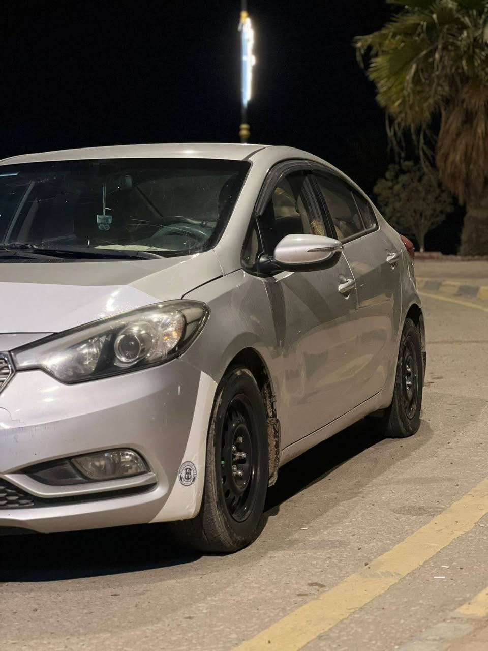 السلام عليكم
للبيع سيراتو خليجي 14
الگير والمحرك مكفولات 
بيها قطعتين فقط من دون دواخل
سعرها 103 أو بيها مجال 
مكان السياره بابل 
للاستفسار ***********
