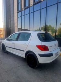 بيجو 307 نظيفه  2006  السياره مكفوله من الصبغ والحادث  محرك 1600 وكير ...
