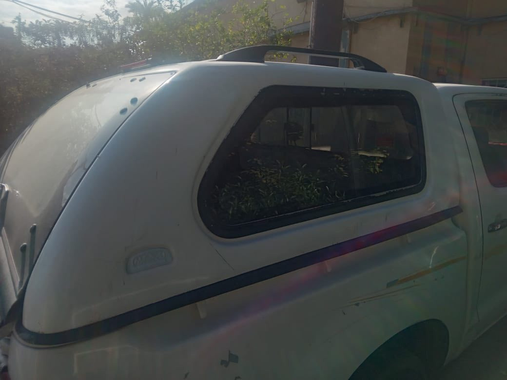 قنبورة للبيع لون ابيض تنشد علدبل قمارة السعر ١،٢٥٠ مليون وربع  بيها مجال وياها دبل مفتاح بغداد ***********
