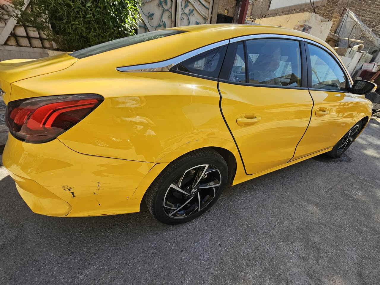 السلام عليكم 
سيارة  للبيع 
ماشيه 133،000km
MG GT 2023 1.5 تيربوا
لون اصفر رقم بغداد خصوصي مقاعد جلد احمر اسود ابيض تبريد حار بارد كير DCTدبل كليتش ابل كار بلي واندرويد اوتو
اشاير بلمري مراية شفط وباقي تفاصيل من تشوفها 

للبيع ب 16 مليون وبيها مجال
تواصل واتساب رقم 
***********

