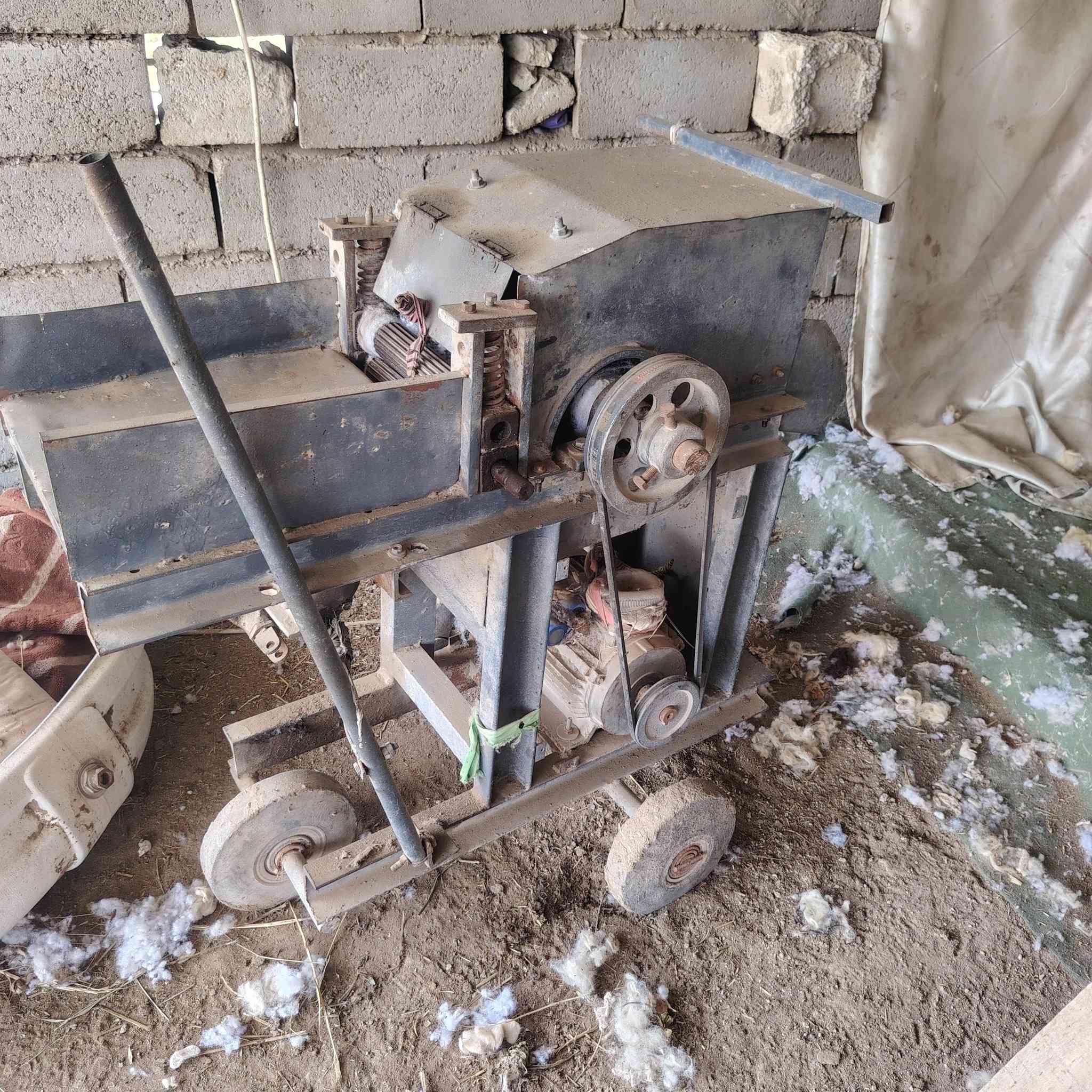 اللطيفية 
سلام عليكم  ندافه للبيع مكفوله وجديده وين الخياطين شغلهه خير من الله جديدة نظيفه سعر  750 الف وبيهه مجال ***********
*********** اتصل
