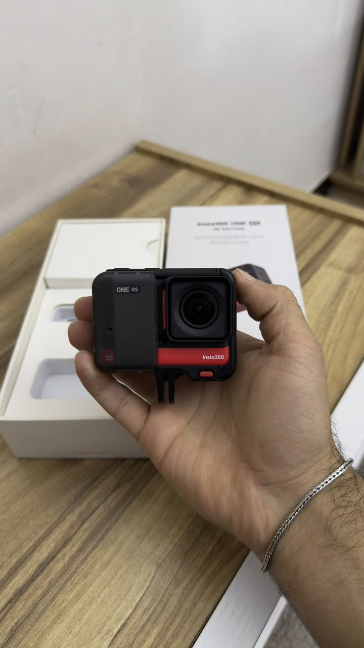 السلام عليكم ورحمة الله
للبيع انستا one RS غراضه الاصلية كاملة وياها رام 64 كيكا وجنطة كاملة بيها جميع الماسكات والستكات 
 المكان بغداد الكرخ شارع حيفا ***********
