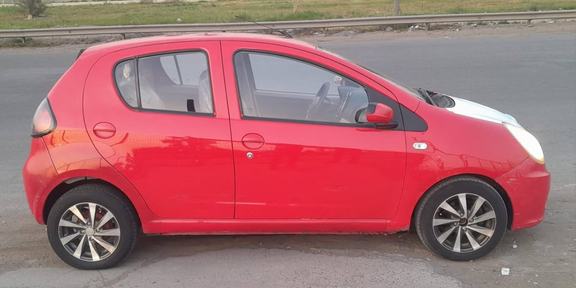 .السلام عليكم 
للبيع باندا . موديل ٢٠١٣ . رقم بغداد ألماني مشروع وطني. 
كير ومكينة مكفولات بلاديات . مكفولة كفاله عامة من الحادث. 
صبغ فقط جاملغ أمامي الأيمن والهلال الخلفي . تبريد شغال ثلج .
سياره نظيفه ما ناقصها شي . السعر ٤٥$ وبيها مجال للشراي 
العنوان بغداد الجديدة 
***********
