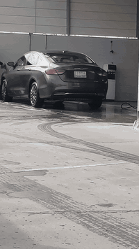 🚗 للبيع كرايزلر C200 موديل 2015 🚗
🔹 المحرك: 2400 سي سي – 4 سلندر
🔹 القير: أوتوماتيك 9 نمر
🔹 الممشى: 108,000 كم (حقيقي)
🔹 الحالة:   – استعمال شخصي
✅ الضمانات:
مكفولة من الغرق
مكفولة من الصبغ
مكفولة من الضرب (الضربة حدادة فقط)
الإيرباك سليم 100٪
🔧 الصيانة والحدادة:
تبديل الحدادة العامة للسيارة قبل شهرين
تبديل مشط السيارة
حدادة أمامية وخلفية كاملة
لا يوجد أي تبديل لأي قطعة ميكانيكية أو كهربائية
⚙️ المواصفات:
شاشة صغيرة
تحكم كرسي السائق
كير ماوس
باقي مواصفات كرايزلر المعروفة
📄 الكمرك:
قيمة الكمرك: 3,750,000 دينار عراقي
قابل للدفع من قبل البائع أو المشتري حسب الاتفاق
💰 السعر:
11,800 دولار في حال الكمرك مدفوع من قبل البائع
9,500 دولار في حال الكمرك على المشتري
📍 الموقع: البصرة
📞 للاستفسار والمعاينة: خاص / اتصال***********
❗ البيع للجادين فقط
