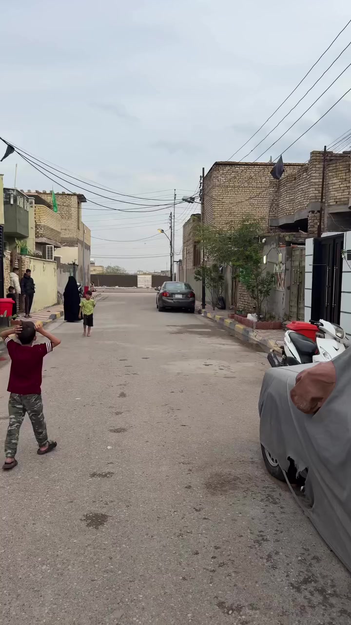 بيت للبيع الموقع حي طارق القديم جاي من السيطره الثانيه ابفرعين المساحه 85 متر بناء حديث جاهز من كلشي طابق واحد الشراي يتصل على هذا الرقم *********** والسعر اول تعليق في الفيديو مثبت
