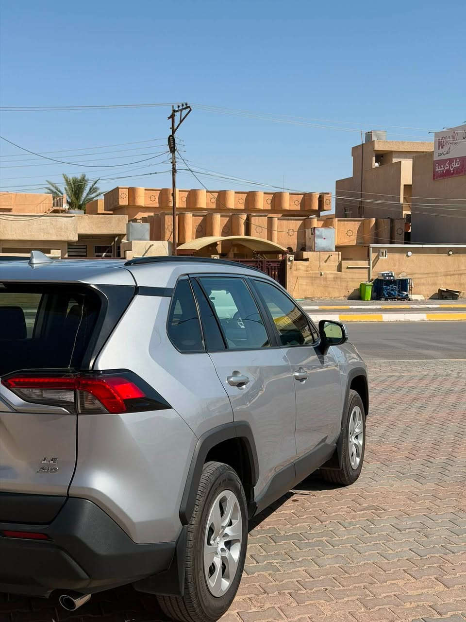 السلام عليكم الحلال للبيع
Toyota RAV4 2021 LE 

وارد امريكي

باب السكن مبدل بلاد شرط فقط 

رقم شمالي اربيل السيارة بسمي 

بالنسبة للمواصفات:

* ✅ محرك 2.5 لتر 4 سلندر.
* ✅ قوة 203 حصان.
* ✅ قير أوتوماتيك 8 سرعات.
* ✅ نظام دفع رباعي AWD.
* ✅ نظام Toyota Safety Sense (مثبت سرعة ,راداري خلفي امامي ، تحذير مغادرة المسار، فرملة طوارئ, رادار النقطة العمياء في المري ).
* ✅ كاميرا خلفية.
* ✅ Apple CarPlay وAndroid Auto.
* ✅ جنوط 17 إنج.
* ✅ مصابيح LED أمامية وخلفية

   📍موقع السيارة صلاح الدين-تكريت-القادسية 
   
  للاستفسار عن السعر او تفاصيل أكثر الاتصال على الارقام التالية:

☎️*********** اتصال رصيد 
☎️*********** واتساب
