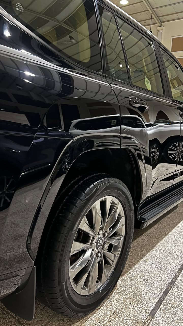 سلام وعليكم
لاندكروز للبيع 

موديل 22 

ساز اصلي 

ماشية 42 الف حقيقي 

فول مواصفات 

مكفولة كفالة عامة 

السيارة جديد 

السعر 650 $ 

رقم الهاتف 

***********

مكان بغداد
سيارة بسمي 
تحويل ومباشر
