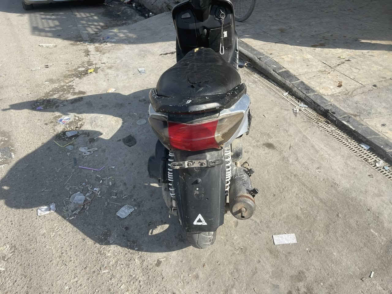 دراجه اللبيع سعره ٣٢٥ الف  موجوده بغداد الحريه ***********
