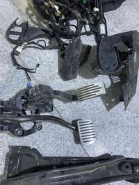 يتوفر ادوات تسلا عام بلادي وتجاري  تفصيخ /جديد 3/y/x -برمجة عقل كارت ب...