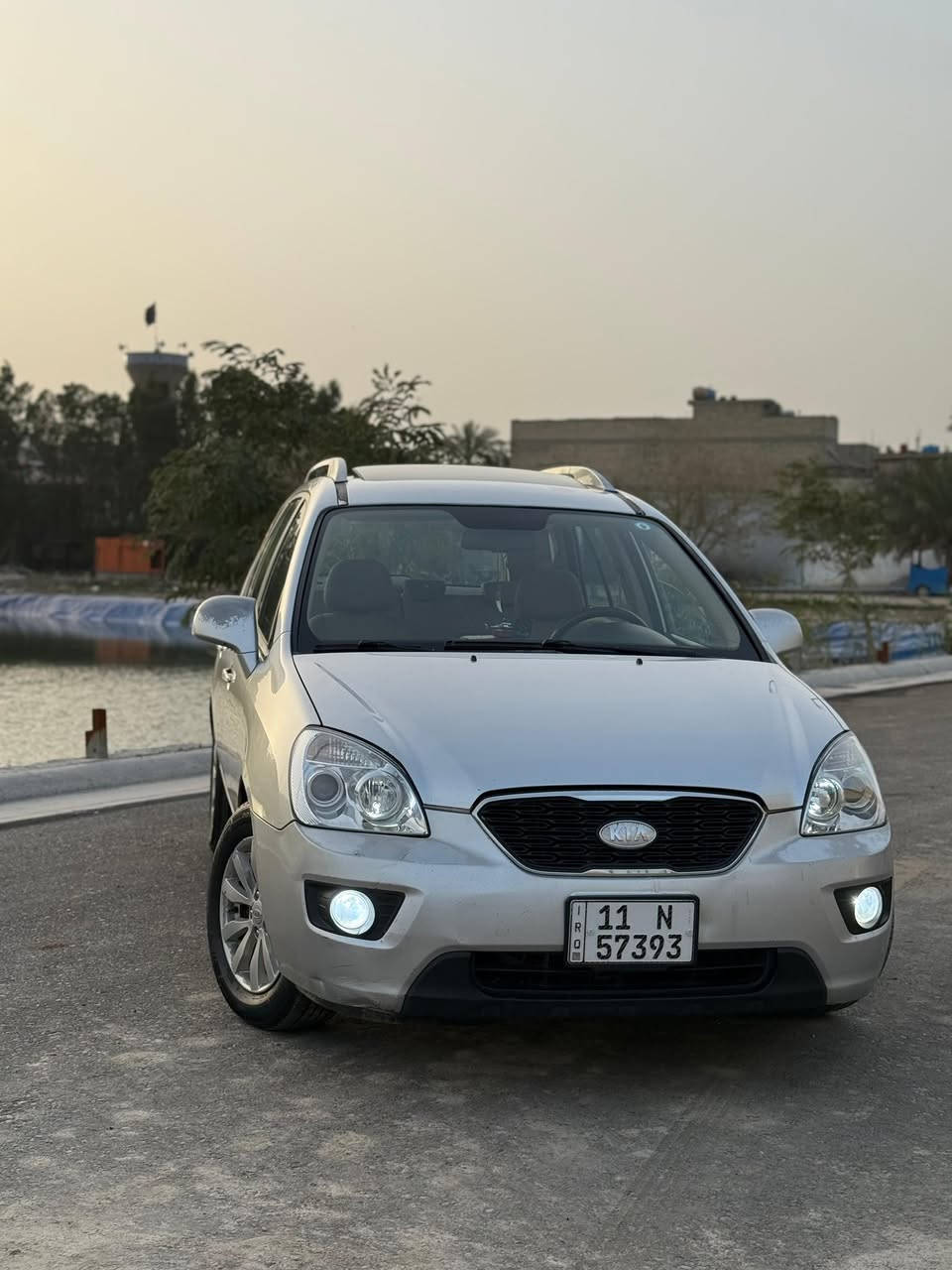 السلام عليكم كيا كارنز الشركة العامة 2012 7راكب قطعتين تبريد فتحة مكينة 2000شاشة تحكمات استيرن بيها الحاملغ الخلفي لايسر فقط و بارد بل باب السعر 120 لاستفسار ***********مكان بغداد
