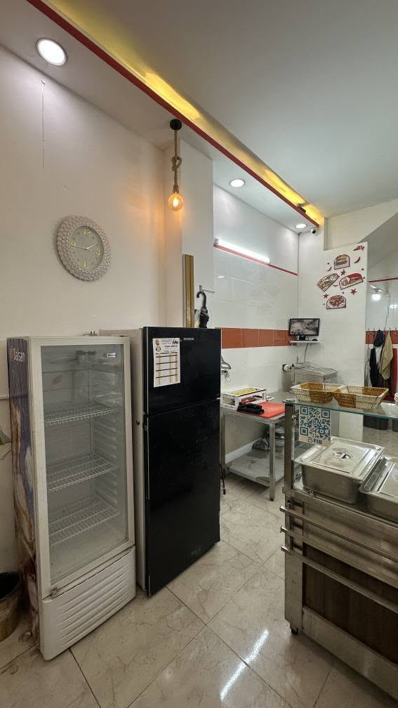 ⚡️ فرصة ذهبية للمستثمرين وأهل الاختصاص! ⚡️
للبيع مطعم جاهز وشغال (نقل ملكية كامل الاجازه والاوراق ) في موقع استراتيجي في [اهڤالان قرب جامع سيد طيب بين المناره وشارع 20]

✅ المواصفات:
المساحة: [30] متر مربع، تصميم عصري وديكور راقي.
التجهيزات: معدات مطبخ كاملة (ستيل، قلايه ، طباخات، ثلاجات، مايكرويف .كريل ) ماركات أصلية ونظيفة جداً.
الجاهزية: ديكور، إضاءة، تكييف، نظام صوتي، وكاميرات مراقبة،

💡 المميزات

المطعم يشتغل [اكلات شرقيه  ، وجبات سريعة] 
موقع سياحي/تجاري ممتاز وحركة مرور عالية.
إيجار مناسب جداً.
💰 السعر: [63ورقه ] قابل للتفاوض البسيط للشراي الجاد.
📞 للاستفسار والمعاينة: الاتصال على الرقم:  ***********] أو مراسلة الواتساب.
سبب البيع: [ عدم التفرغ لوجود وضيفه  ]

ملاحضه المطعم مجهز بكافه الادوات من السفريات والصحون والسكاكين  ودبات غاز( 2 ) وغيرها...وايضا المطعم مجهز بمنضومات اطفاء كامله أربيل, العراق
