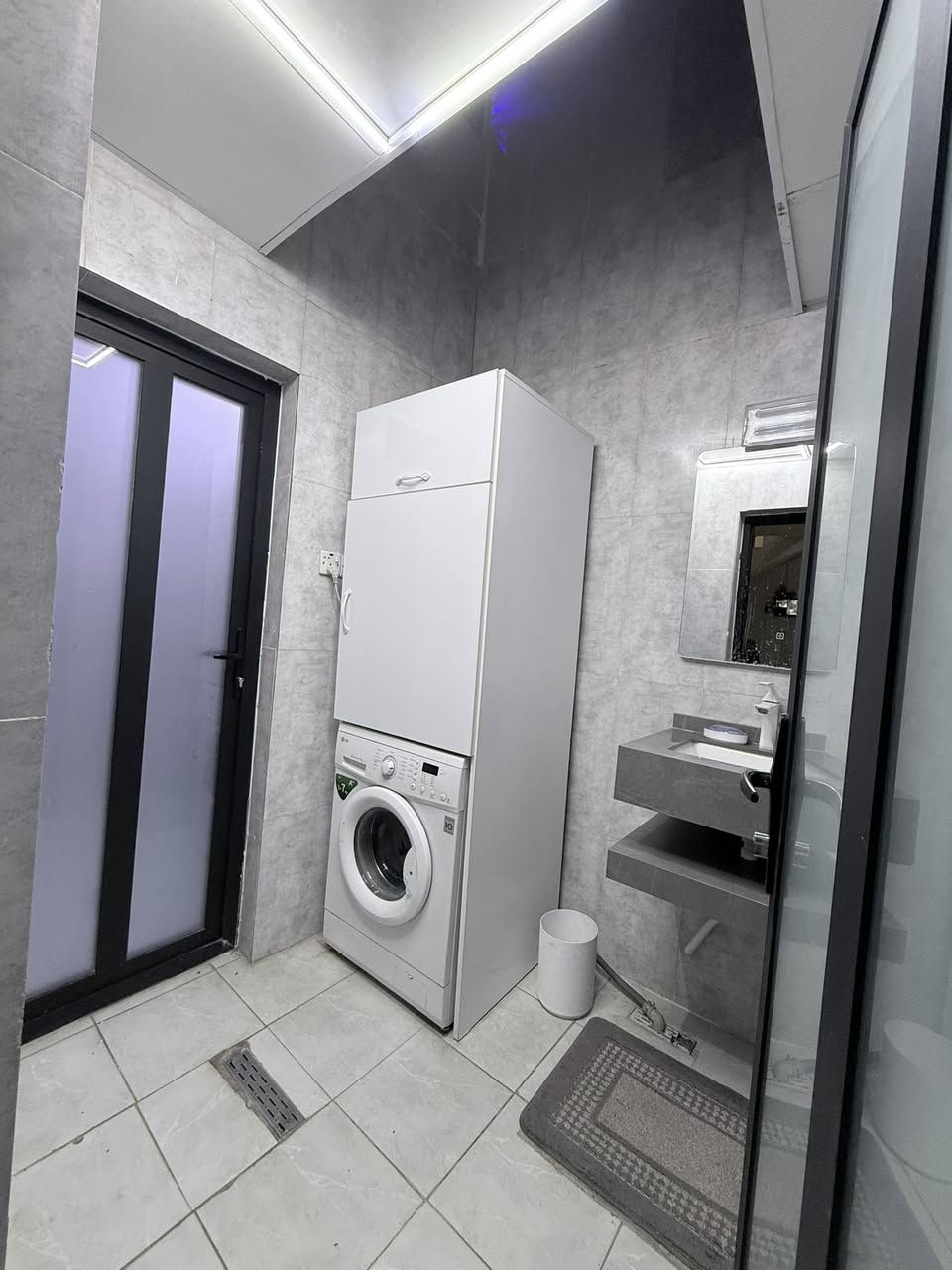 اعادة نشر لعدم الاتفاق
دار للبيع

المساحة ٧٠ م 

طابو صرف الواجهة ٤،٤٠ سم 

يحتوي على صالة ومطبخ وغرفتين نوم وصحيات عدد ٢ ومخزن 

بناء حديث ٢٠٢٢ 

العنوان بغداد الجديدة قرب السوق الشعبي 

مقابل معهد وهج المستقبل 

خلف الشارع التجاري 

للاستفسار الاتصال على الرقم

***********
