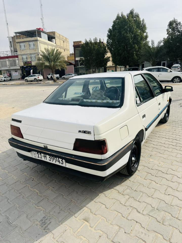 بيجو 405 رقم بغداد مشروع وطني سنوية بعدها ما ساقطة 
مدار ثاني يوم كير مكينه تبريد كوله جاهز وشغال 
العنوان النجف الأشرف 
بيها ضربه جاملغات خلفيه فقط 
حوض سليم سياره تجي تفحص وشوف 
السعر 32 وبيها مجال 
***********
