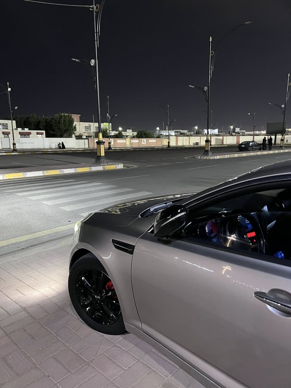 السلام عليكم .
اوبتما خليجي موديل 2013 بسمي بدون صبغ فقط الي بالصورة بالبنيد وبارد بالجاملغ الخلفي السيارة نضيفة غرفتها جديدة شخط مابيها محرك كير شرط بعدهن لوك برغي ما مفتوح على ايدي 
تبريد قطعتين 
تحكمات ستيرن 
گير  6 نمر شفتات ستيرن 
كروز سرعة نضام ايكو اقتصادي وعادي 
حساس خلفي 
مري شفط 
تبريد ثلج
جرس ع 120
السعر 120 
***********
