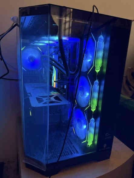 PC Gaming للبيع
• CASE COOLMAN CUBE – 4× ARGB 120mm
 • PSU ASUS PRIME 750W GOLD
 • MB ASUS PRIME B650 PLUS WIFI
 • CPU AMD RYZEN 5 9600X (Tray)
 • Cooling ASUS PRIME LC 360 ARGB LCD
 • RAM DDR5 64GB (2×32) 6000MHz G.SKILL Z5 RGB CL36
 • Storage NVMe SAMSUNG 990 PRO 1TB PCIe 4
 • GPU ASUS TUF GAMING RTX 5070 12GB OC
 • Monitor LG 27GS75Q-B – 2K – IPS – 1ms – 180Hz (OC 200Hz) – sRGB 99% – HDR10
 • Keyboard: Attack Shark X82 PRO HE
 • Mouse: Razer DeathAdder V3 Hyperspeed

السعر: 2,600,000 IQD

***********
