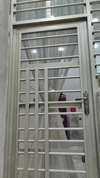 "أناقة التفاصيل تصنع الفرق ✨ مطبخ حديث بتصميم عملي وجمالي في نفس الوقت...