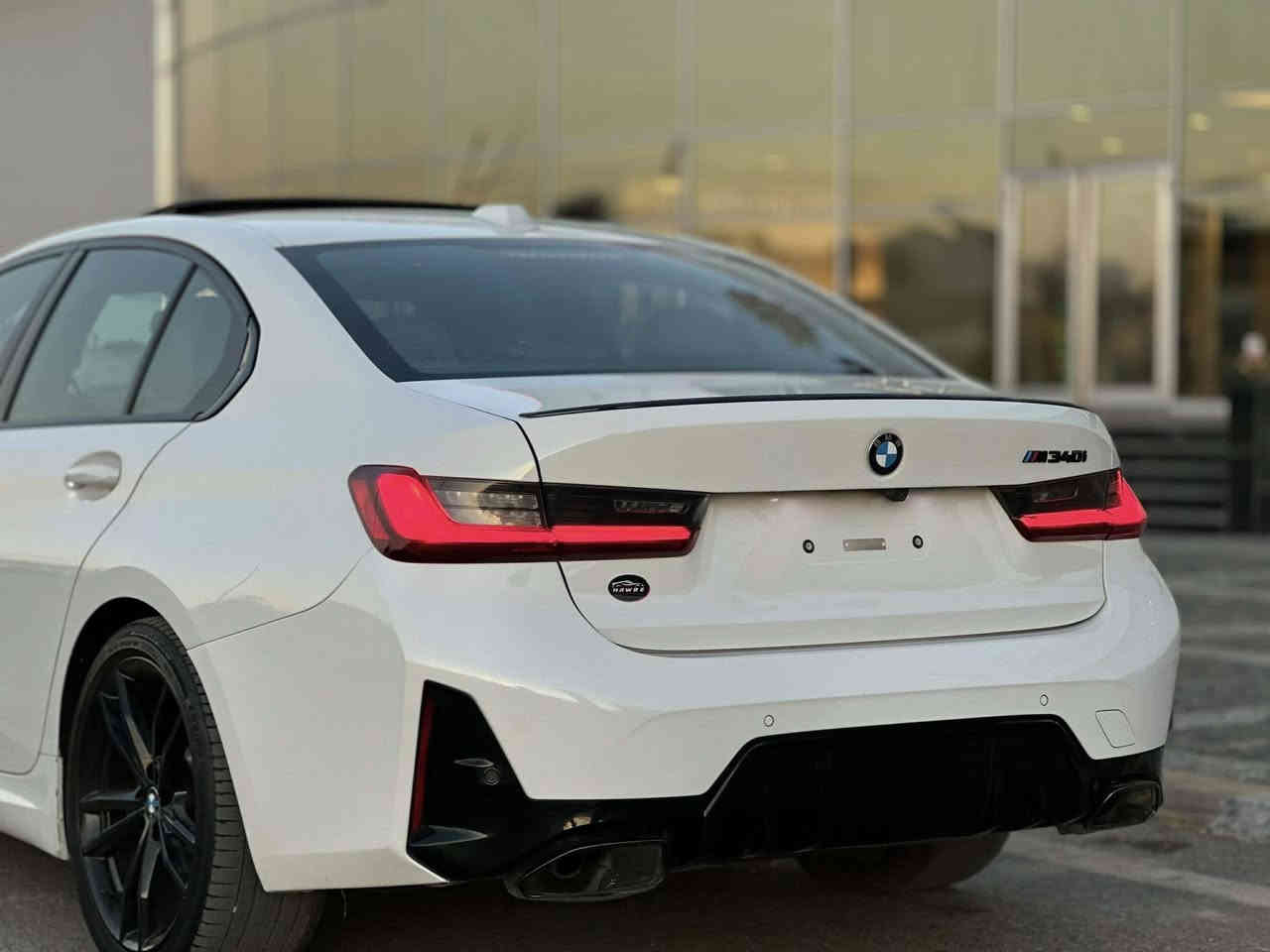 🚘 للبيع BMW M340i – أداء رياضي فاخر 🚘
سيارة نظيفة جدًا، تجمع بين القوة والراحة والفخامة.

المواصفات:

 المحرك: 6 سلندر توربو (3.0L)
2 ويل المرغوب 
القوة حوالي 382 حصان
 كير  أوتوماتيك 8 سرعات
 الدفع: خلفي 
التسارع: 0–100 كم خلال ~4.4 ثانية
 • نظام M Sport الأصلي
وضعيات قيادة متعددة (Eco / Comfort / Sport / Sport+)
شاصي وقيادة رياضية ثابتة

الداخلية:
 مقاعد جلد احمر رياضي 
شاشة كبيرة + Apple CarPlay
نظام صوتي عالي الجودة
تحكم كهربائي بالمقاعد مع ذاكرة
مثبت سرعة، بصمة تشغيل، دخول ذكي
داتا شو 
الخارجية:
 • تصميم M رياضي
 • جنوط أصلية M
 • إضاءة LED أمامية وخلفية
 • مظهر عدواني وأنيق بنفس الوقت
السعر 34$ الف  
رقم كاتي 
مكانها سليمانية 
***********
