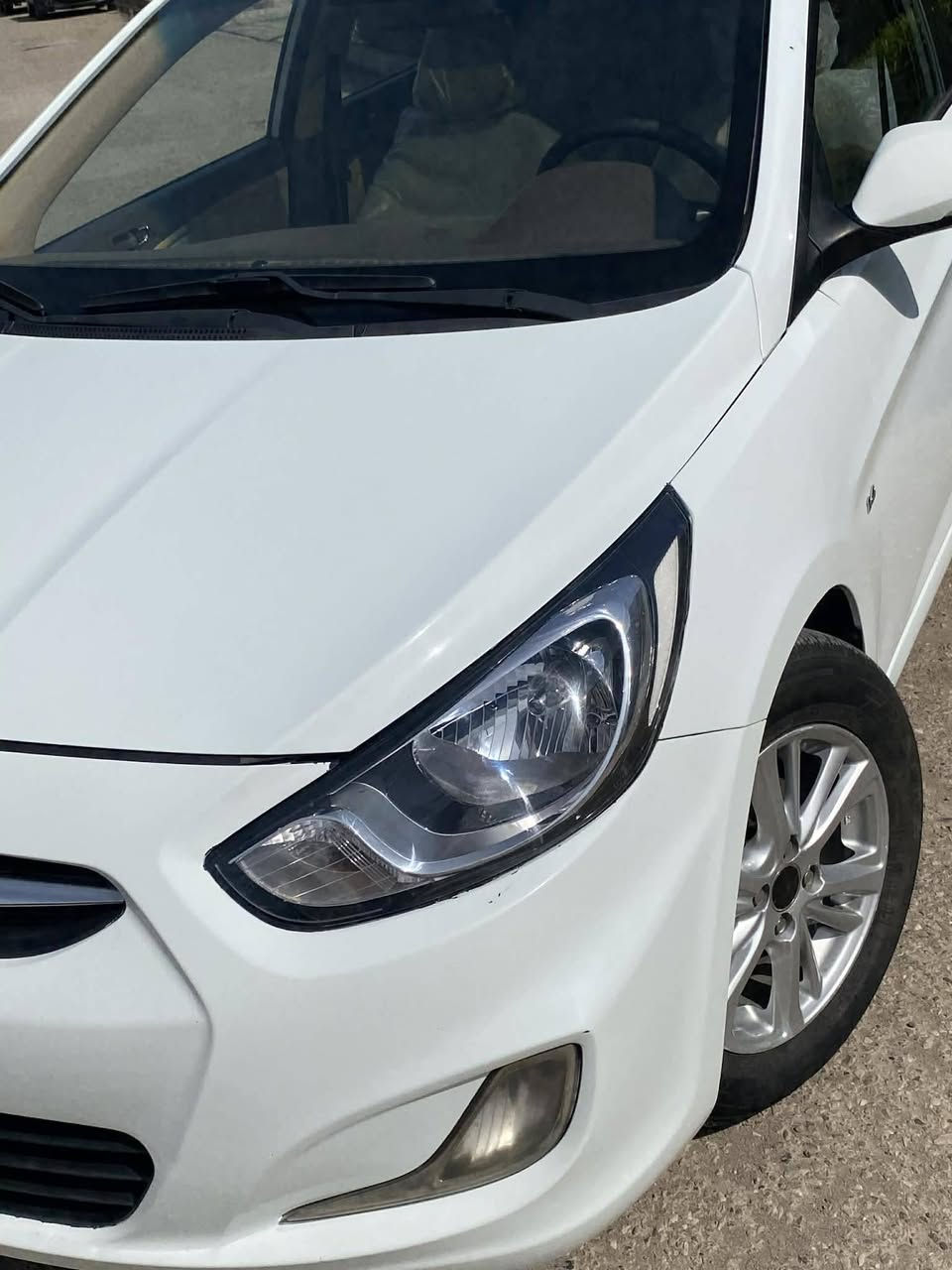 اكسنت خليجي موديل 2012 فول مواصفات بلو عدا البصمه..رقم اربيل شرط التحويل والوكاله سنويه لغايه 2027 حجم المحرك 16 دوش المرغوب..كير توماتيك اي تي..شاشه كبيره وكامره جامات كهرب تحكمات استيرن جهتين..اشاير بالمري..حاكيه بلوتوث..خمسه ويل كب..تبريد ثلج..طخم تايرات وباتري وكهربائيات جديده..صدر جديد..محرك باركارتون لاصرف ولانفخ والكير كذلك...بيها صبغ قطعه ونص جاملو الخلفي نص صبغ وجاملو الخلفي الثاني كامل صبغ...السعر 98 العنوان موصل الايسر حي المزارع طريق دوميز مدخل جامع القادر مقابل مستشفى السلام...***********     ***********
