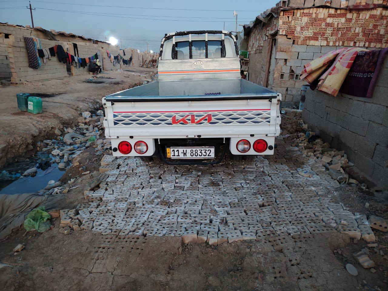 سلام عليكم ع بركت الله كيه موديل 22رقم بغداد مكان نهروان مكفولة كفاله عامه سياره  جديده جدا ماشيه 76اسبير ما نازل سياره ع وضع الشركه والله احلى من صوره سعر 148وبيه مجال *********** واساب
