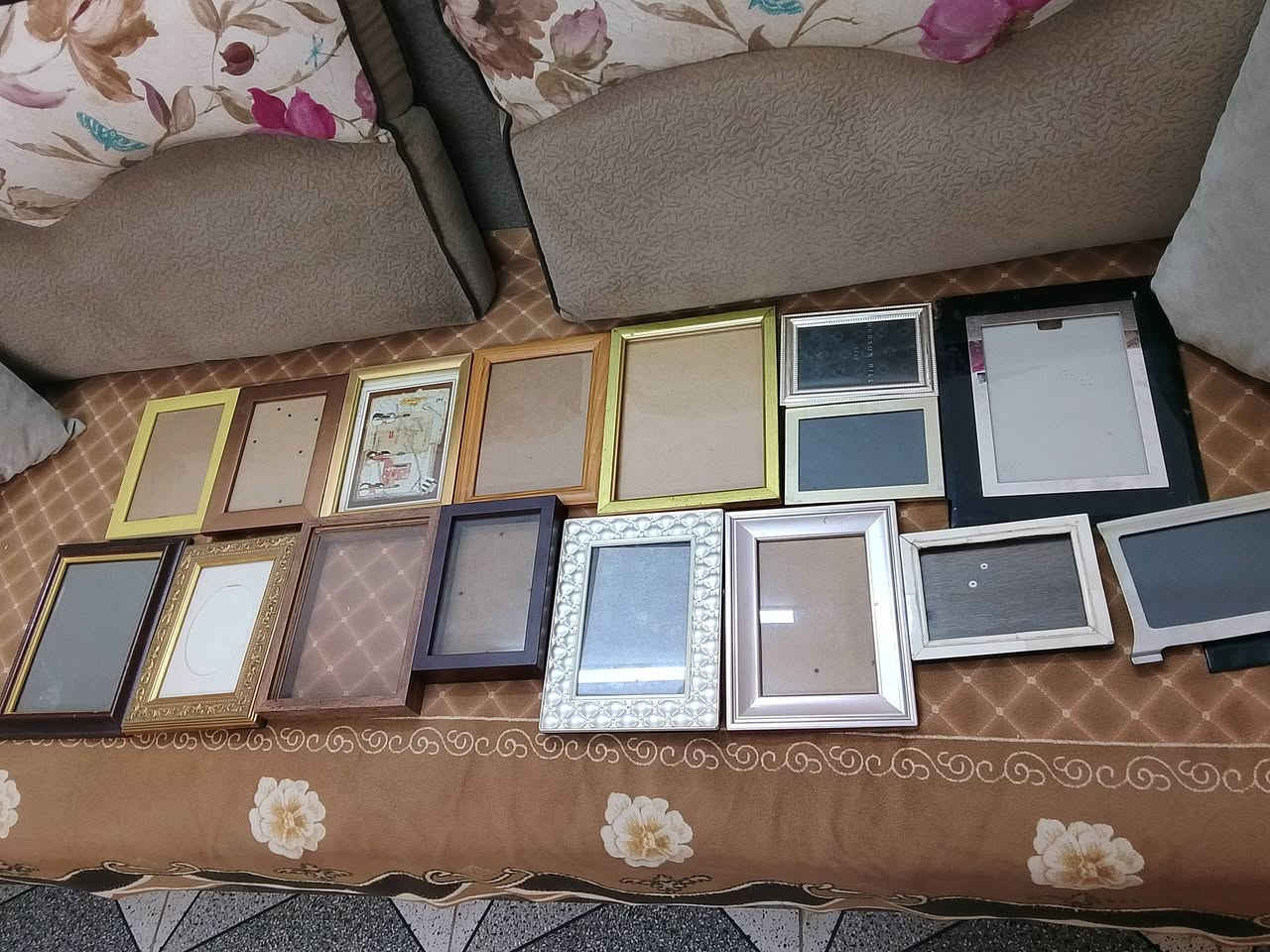 ايطار صور للبيع العدد 16 قطعة


**إذا كنت صاحب هذا الإعلان وتريد حذفه لأي سبب، رجاءا أرسل رسالة إلى الدعم الفني**
