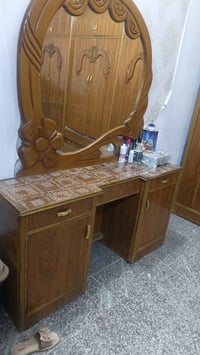 ميز تواليت • صاج • الزعفرانيه لاربع شوارع