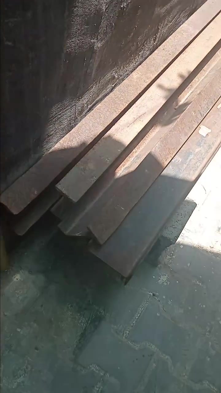 شيلمان طول سته ونص خمس قطع سعر لمتر ب 9الاف بكاني زعفرانيه بل سدا نهايت شارع لمعهد ***********
